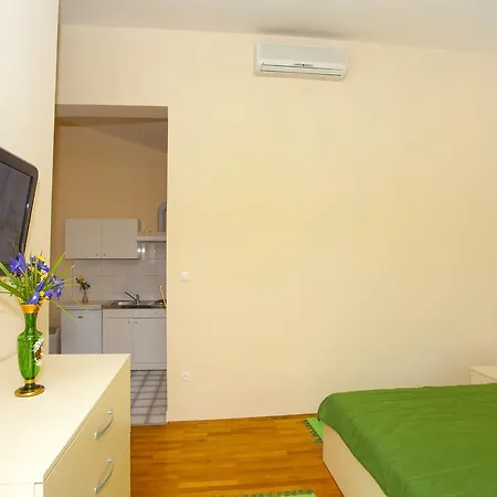 Studio 11418a